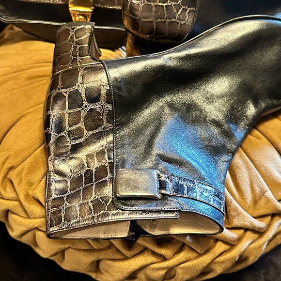 Classy and very unique, leather shoe and pewter, gator, print heel - Picture 3 of 6
